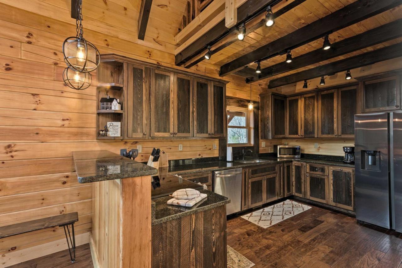 Hilltop Cabin On 5 Acres With Hot Tub And Waterfall! Брайсон-Сити Экстерьер фото